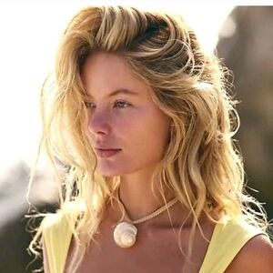 [Free People] Serefina Elegant Tan Shell Pendant Necklace